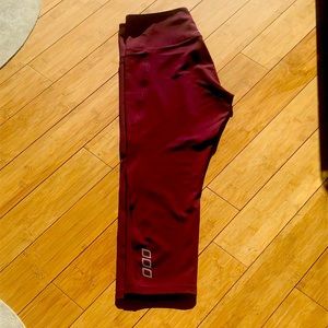 Lorna Jane capri pants with pockets
